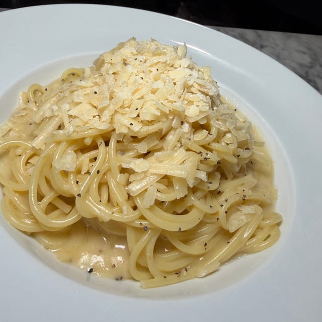 Spaghetti Cacio E Pepe.